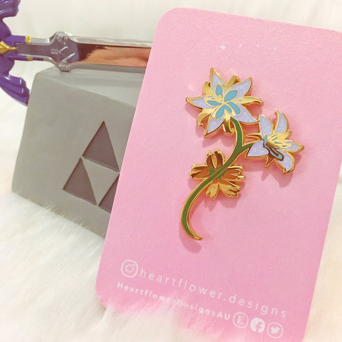 heartflowerAU's tweet photo. Officially out of these beauties π±πΈβ¨ #zelda #zeldapin #botw #flowerpin https://t.co/h1Oz09XVkI