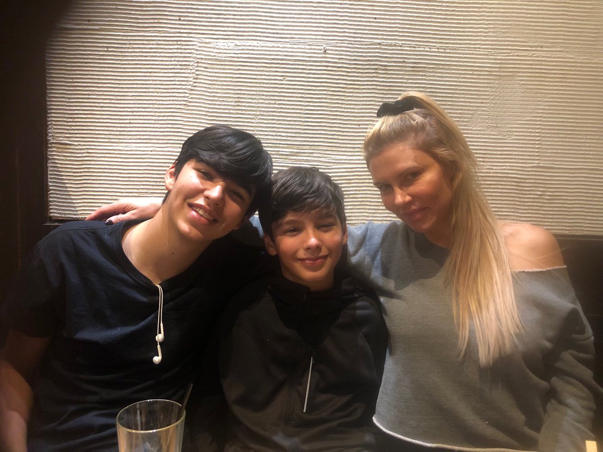 BrandiGlanville's tweet image. Dinner with my people #family genes #80vibes