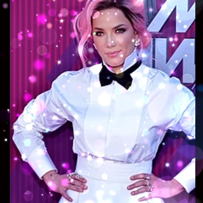 panic_loves's tweet image. Ya know cuz shes so FREAKING beautiful (yeah I make edits lol video/pics sooo yee)