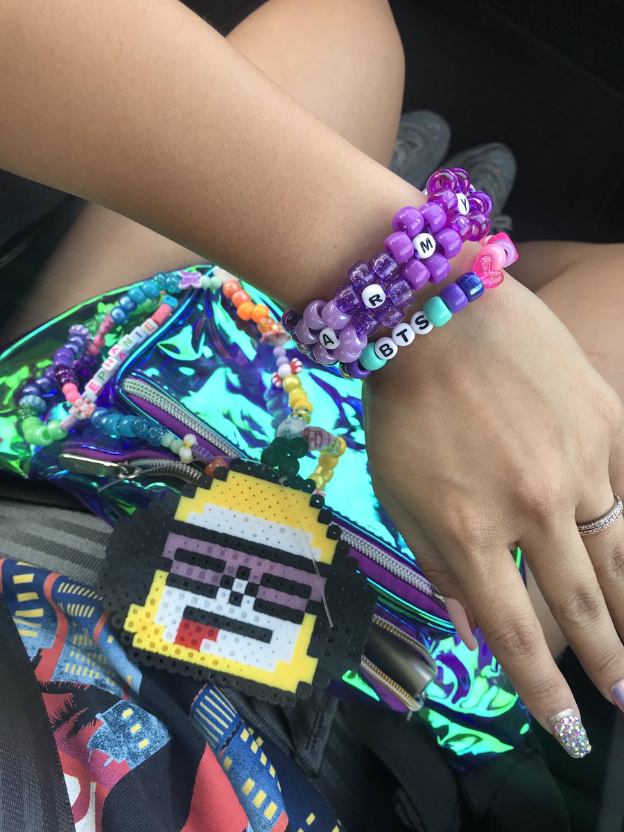 btsistuhs's tweet photo. The best #kandies a girl could ask for! @edc_lasvegas 2019 was the best one yet! Will post more photos to come soon ๐ค๐ #stepiphany @BTS_twt @bts_bighit https://t.co/8k6CAFVHgQ