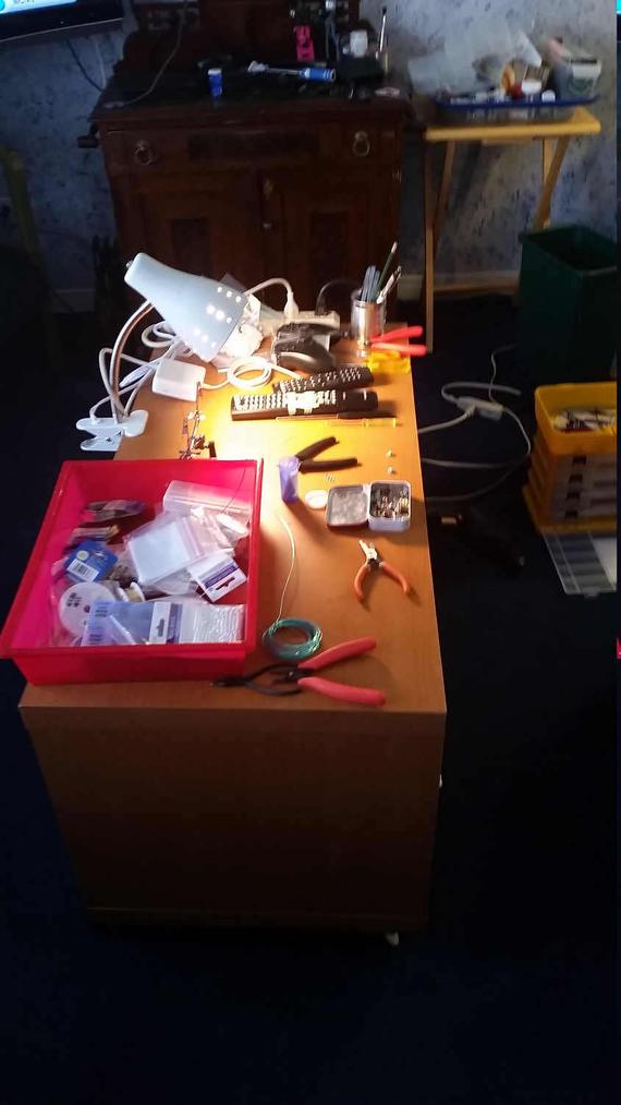 RayTheToolFool's tweet image. Custom hand made earrings yellow and white glass beads #GlasswithClass #Fashionista
$5.00
➤ tinyurl.com/y379zo2a