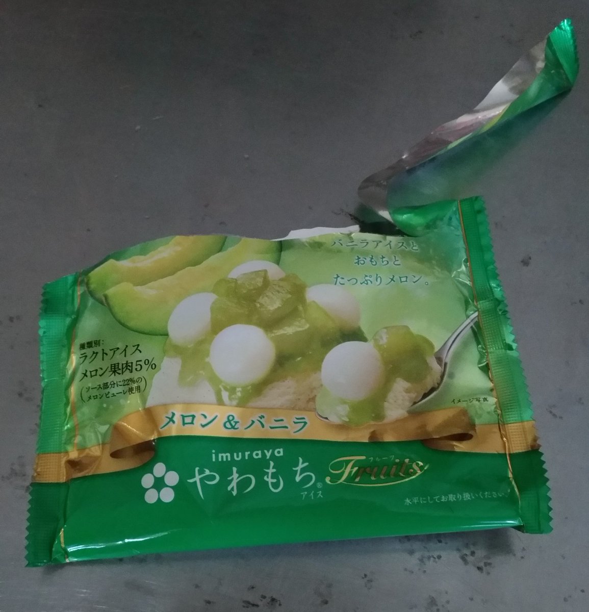 nnn_'s tweet photo. やわもちのメロン、めちゃ美味しい。ちょっとコンビニいって買い増ししてくる。 https://t.co/rpuqPkOAtJ