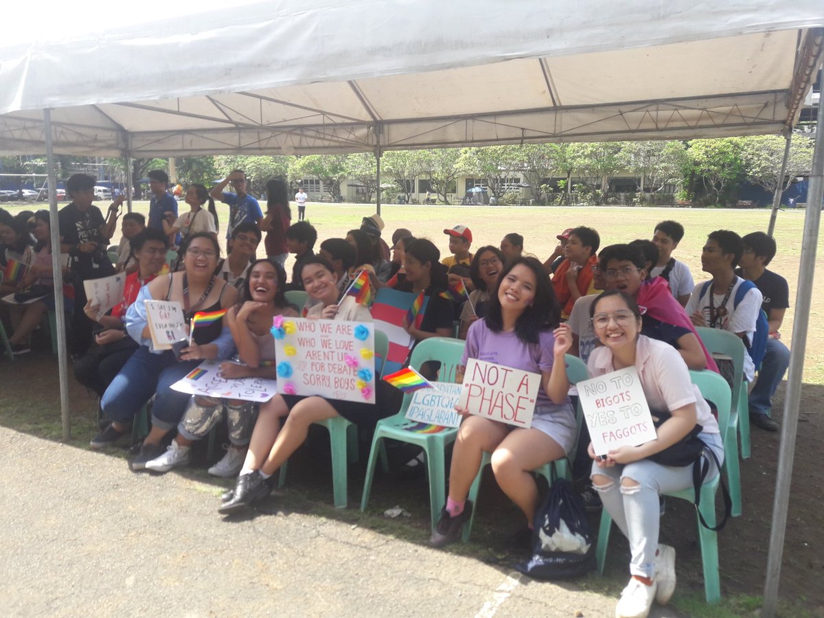 kwntngbarbero's tweet photo. Historic month for the pisay mc community as it saw three mobilizations over the past three weeks: #PisayPride #HalalanDayaan2019 and #BOTtledUp. I don't think this has happened since the '70s.
Let's continue supporting these causes especially BOTtledUp as time's running out. https://t.co/oo0k9nNKSs