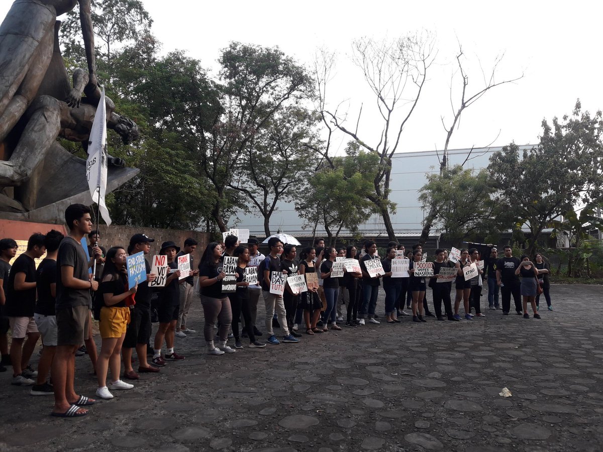 kwntngbarbero's tweet photo. Historic month for the pisay mc community as it saw three mobilizations over the past three weeks: #PisayPride #HalalanDayaan2019 and #BOTtledUp. I don't think this has happened since the '70s.
Let's continue supporting these causes especially BOTtledUp as time's running out. https://t.co/oo0k9nNKSs