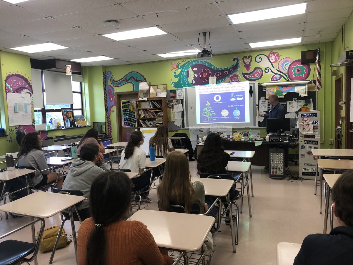 Successful career fair for sophomores organized by @taber_jeff @SKHS_Guidance great job! #umatteratsk @rmezzanotte @AgnesPelopida