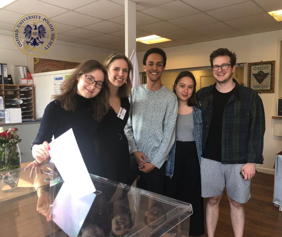 Voted today together with <a href="/OxPolSoc/">OxPolSoc</a> in the #EuropeanElections2019. Many thanks to <a href="/OPAoxf/">OPA</a> for bringing the polling station to Oxford! <a href="/PolishEmbassyUK/">Polish Embassy UK 🇵🇱</a> <a href="/ewaoxford/">@EwaOxford</a>