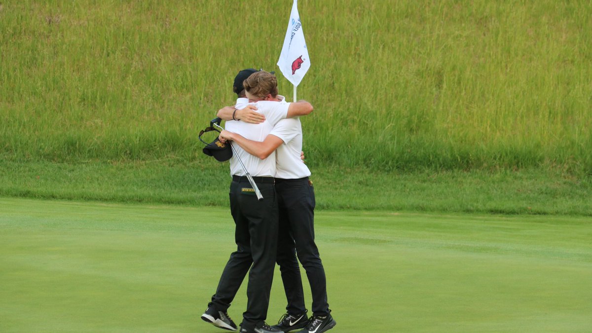 BaylorMGolf's tweet photo. Forever #BaylorFamily 🐻⛳️🏌️‍♂️ https://t.co/ciLA1QLldQ