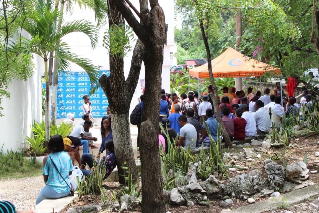 jci_pv's tweet photo. Nous avons organisé ce dimanche 26 mai une foire de la santé à l'Hôpital de la Communauté Haïtienne. Nous avons offert les consultations et les médicaments gratuitement grâce à nos partenaires. Un grand merci aux médecins et infirmières bénévoles mobilisés par le Dirco Élysée. https://t.co/b1wijS3W9x