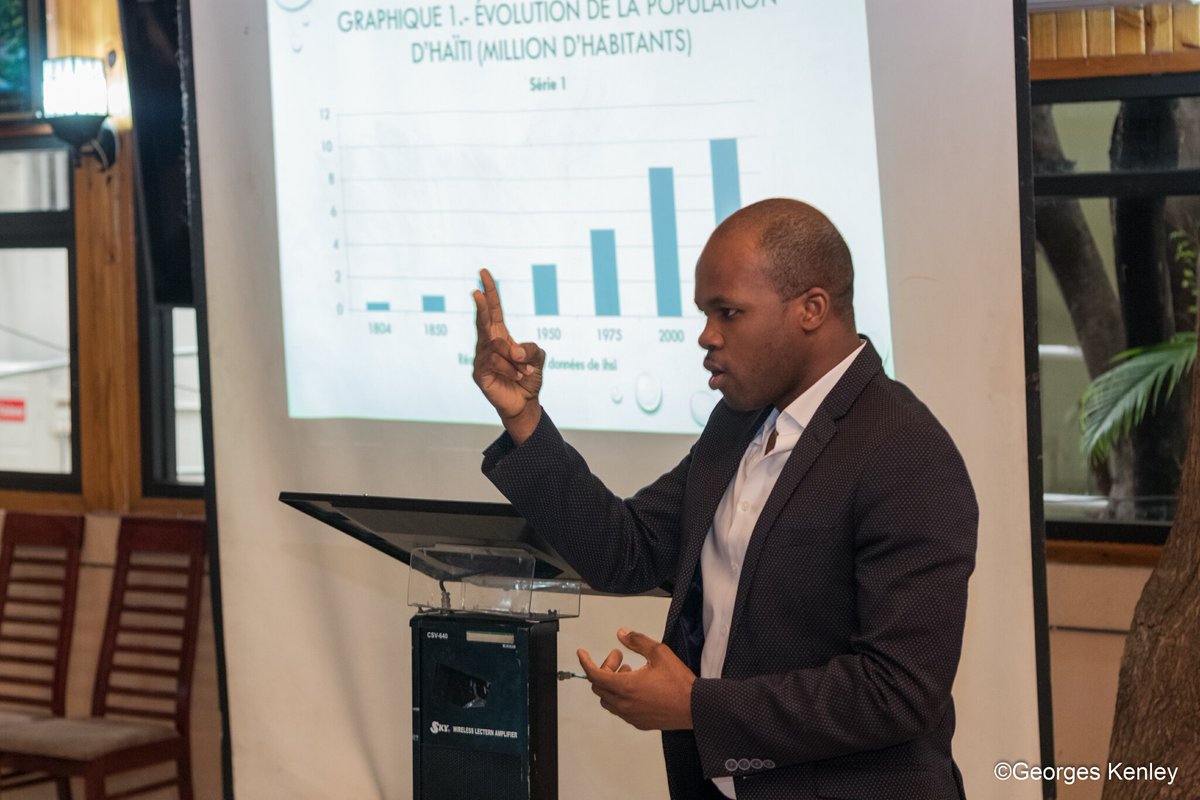 InciSioNHaiti's tweet photo. Conference 4
#WomenHealth had our attention. Dr Odilet Lesperance gave his conference explaining consequences of population growth on access to maternal healthcare
#GlobalSurgeryDay2019  @InciSioNGlobal   @HarvardPGSSC https://t.co/xjes1SXUSL