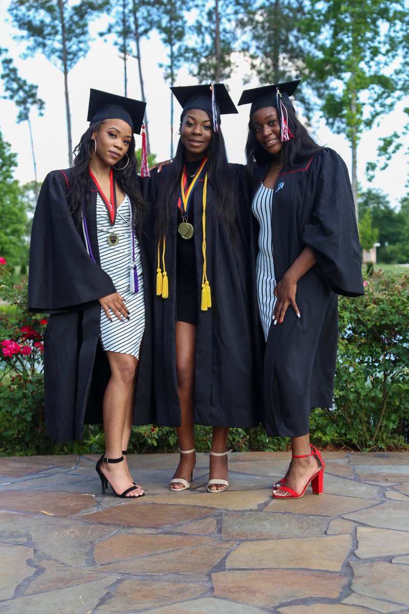 chillwitkay's tweet photo. leaving w/ who I started w/ .. so who came up wit the lie you can’t keep some bomb ass friends all four years?🧐👋🏽💗 https://t.co/cdIpReKsOx
