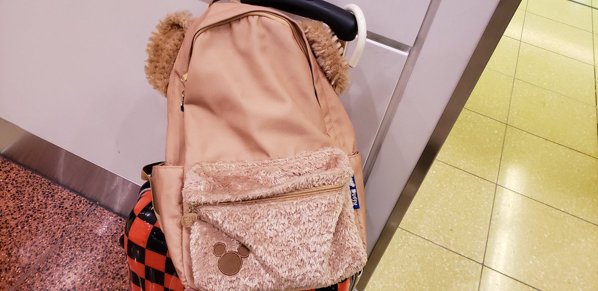 羽田来ました！
家からダッフィーのリュックをからってw
もう慣れたもんで恥ずかしくないΣ(＞Д＜)