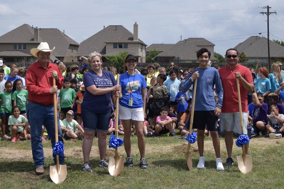 lynnsedillo1's tweet photo. On Friday, we got to celebrate Austin’s Student Led Grant be fully funded by Elm Grove PTA! We are so proud of his initiative, vision & creativity. #Synergize #ElmGroveGroundBreakingCeremony #BeginWithTheEndInMind #ThinkWinWin #DMSMustang https://t.co/CdupRWnlKK