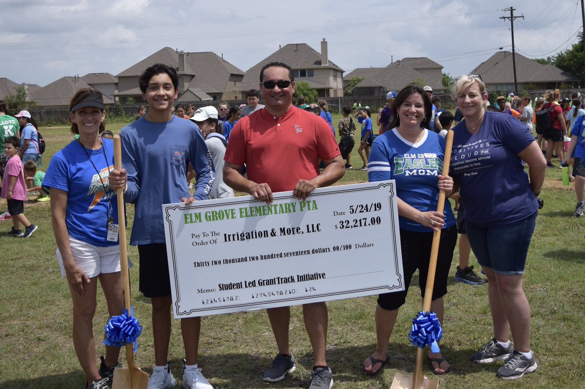 lynnsedillo1's tweet photo. On Friday, we got to celebrate Austin’s Student Led Grant be fully funded by Elm Grove PTA! We are so proud of his initiative, vision & creativity. #Synergize #ElmGroveGroundBreakingCeremony #BeginWithTheEndInMind #ThinkWinWin #DMSMustang https://t.co/CdupRWnlKK