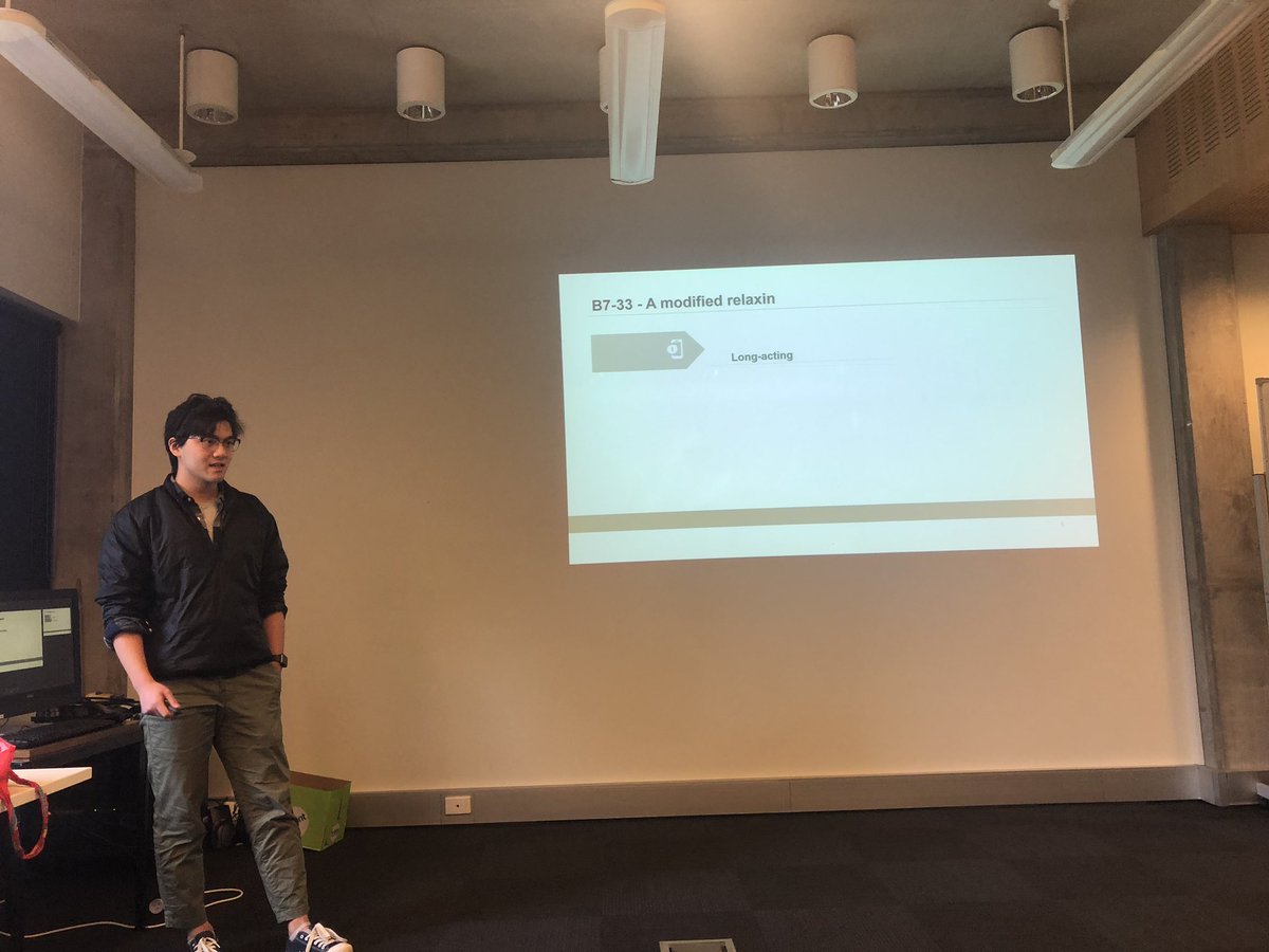 DorisChuang's tweet photo. Relaxin has very short life time in human bodies, meaning that they only stay for a brief period of time. His project is to modify the drug to elongate its effectiveness. This involves the studies between receptors and drugs. #UniMelbscicomm https://t.co/YqKVDYLcnX