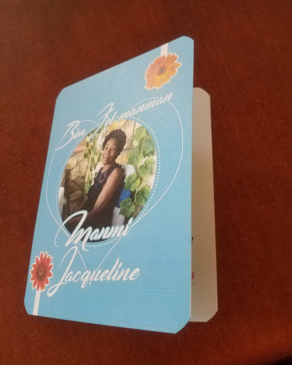 LafayeCarll's tweet photo. ✉🌸✉🥀✉🌹✉💐
Some cards made by #YellowCollections for #mothersday !
You can still hit us up for other occasion !
#YC
......................
#CSdesign😎 https://t.co/gjfekHvwAE