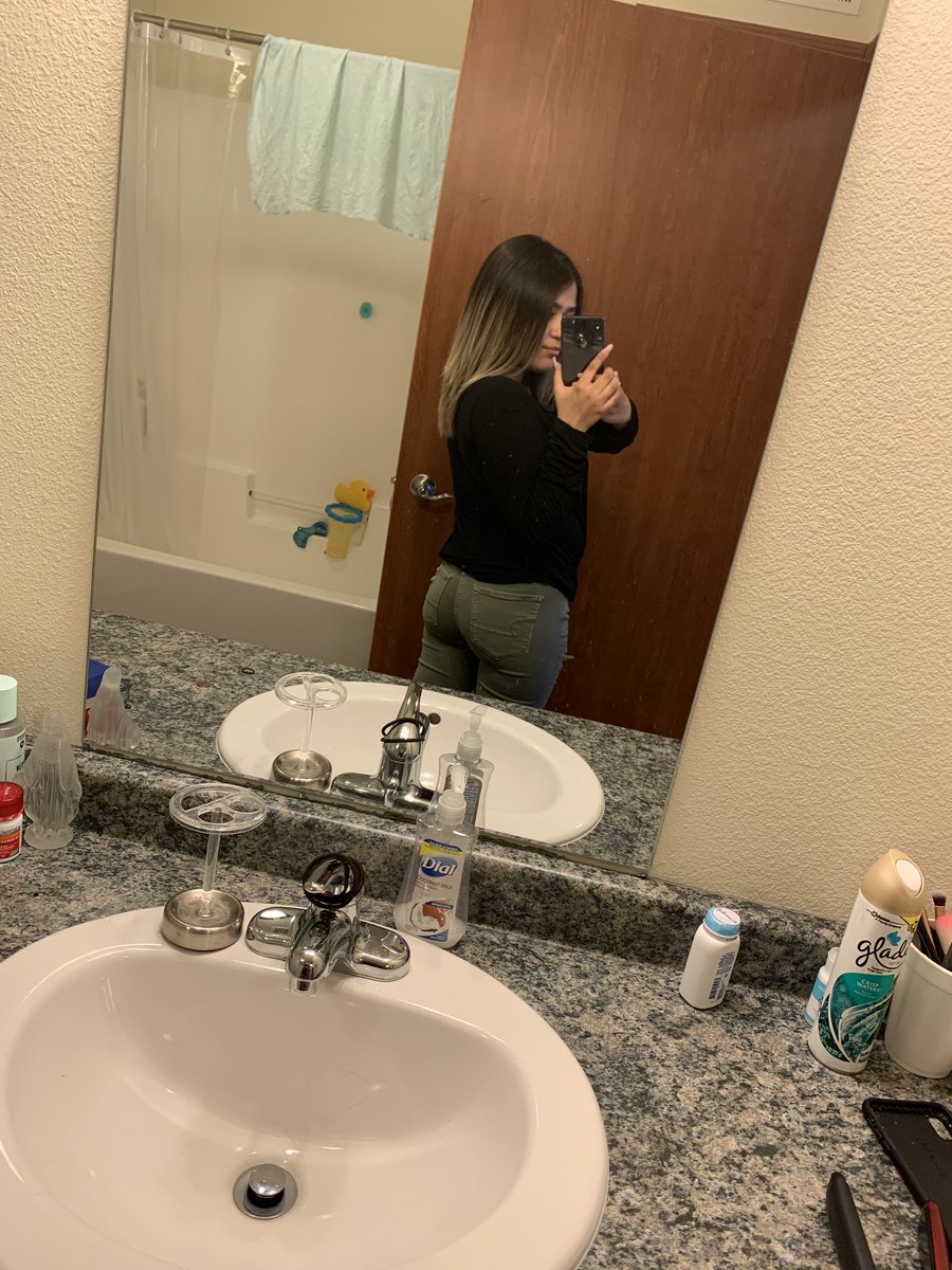 GardeaJanelys's tweet photo. Been about 3 weeks since i gave birth and im very proud of my body. #postbabybod https://t.co/PcRM0eCLDt