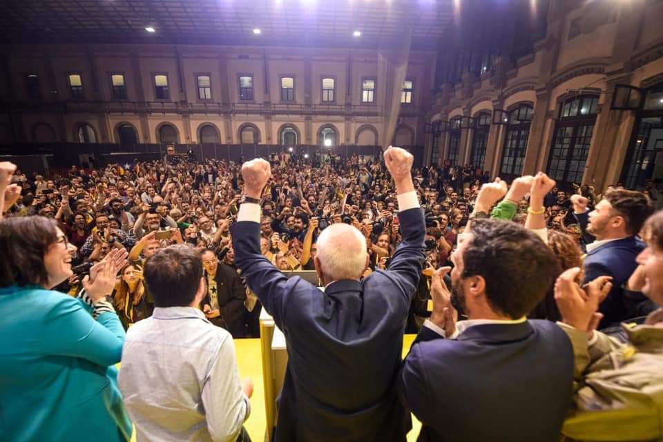 ricardfarin's tweet photo. 80 anys després. Fer història. Tornar a guanyar la capital. En equip. L'oportunitat de transformar tota una ciutat com Barcelona. No ho desaprofitarem. Gràcies i anem per feina! ✊💪 #ReimpulsemBCN #MaragallAlcalde https://t.co/sG9QAIvYSN