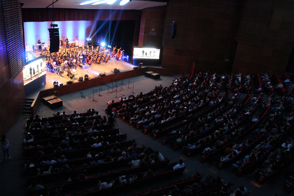 Olaff111's tweet photo. La Banda Sinfónica y Orquesta del Estado de Hidalgo, cerraron con broche de oro el concierto  #Soundtrack3 🎥 interpretando canciones de las películas Star Wars, Tiburón y Bohemian Rhapsody en el Auditorio @GotaDePlata_. https://t.co/P2ModJ2ErB