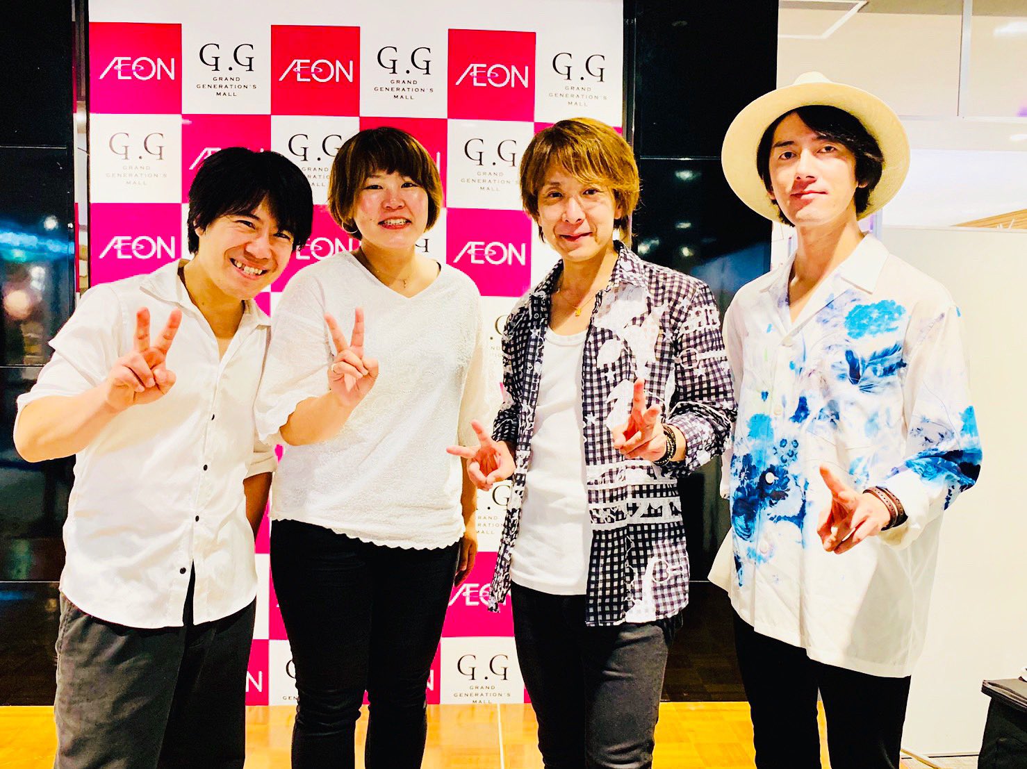 宮野哲郎 昨日の佐藤寛之さん Ex 光genji 名古屋イオン八事店でのミニライブ2ステージ 沢山のお客さんでとても盛り上がり終了しました ピアノ アコギ カホンのシンプルなアコースティック編成で とても素敵な時間になりました ありがとうございました