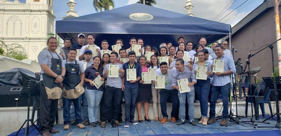 ConsejoCafeSV's tweet photo. #DirectorCSC Concluimos Formación a 48 jóvenes (20 mujeres/28 hombres) en Ahuachapán. A través de Escuela de Café del @ConsejoCafeSV se ha llevado el programa a las 6 regiones cafetaleras p desarrollo de conocimientos en la juventud motivando a continuar la actividad cafetalera https://t.co/ESEwrCdVzb