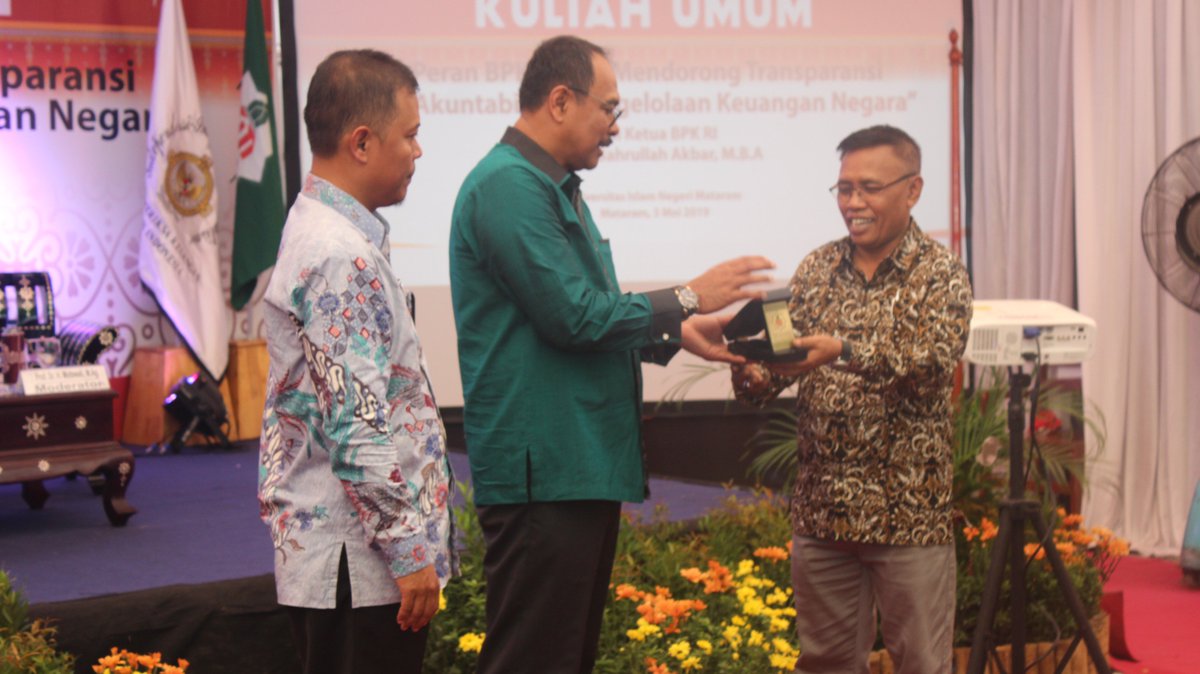 HumasUINMATARAM's tweet image. BPK Goes to Campus
KUNJUNGI KAMI DI:
Chanel ini merupakan inovasi  kehumasan berbasis media sosial
Reformer: Suhirman
Website: uinmataram.ac.id
FB: facebook.com/claire.rio.7355
IG: instagram.com/humas.uinmatar…
FB fanpage: facebook.com/Humas-UIN-Mata…
Twitter :