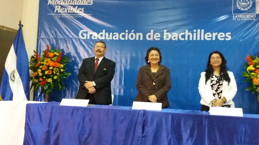 Modalidades_sv's tweet image. Hoy @MINEDelsalvador entregó títulos de bachillerato general a 1,102 jóvenes y adultos que el año pasado culminaron dichos estudios con el Programa Modalidades Flexibles en  Cuscatlán, San Salvador, La Libertad y San Vicente.