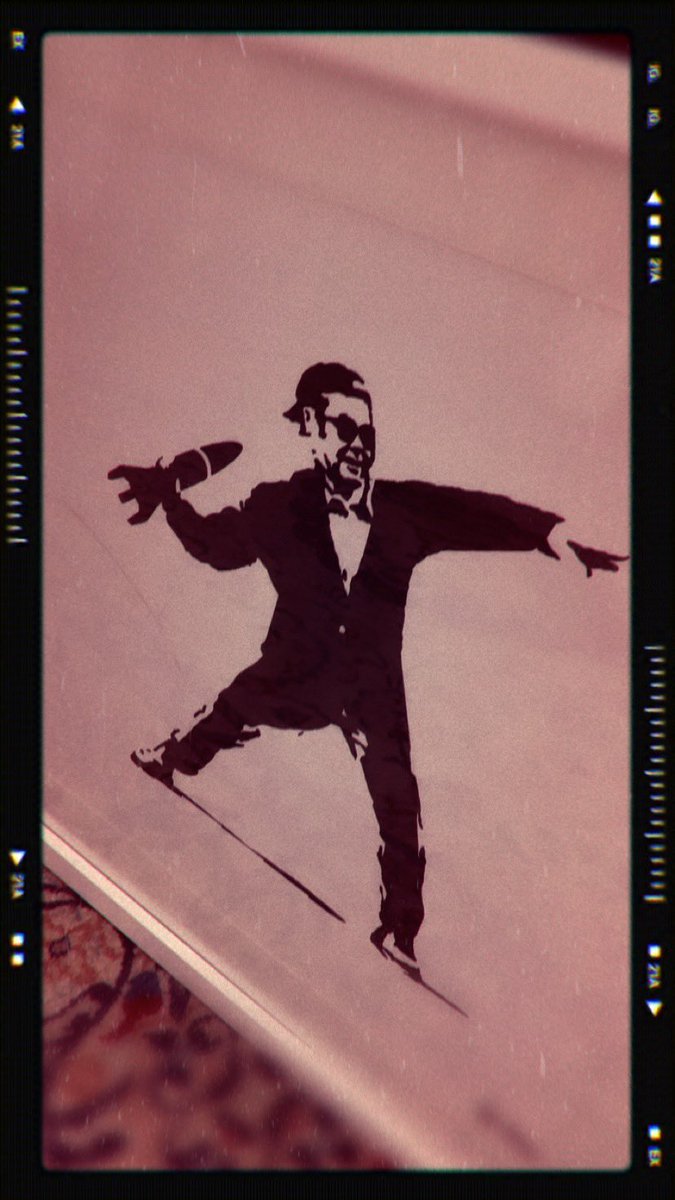 damienmartyn's tweet photo. #RocketMan @eltonofficial @DarrynLyons #LyonsGallery https://t.co/EttN3xWDgL