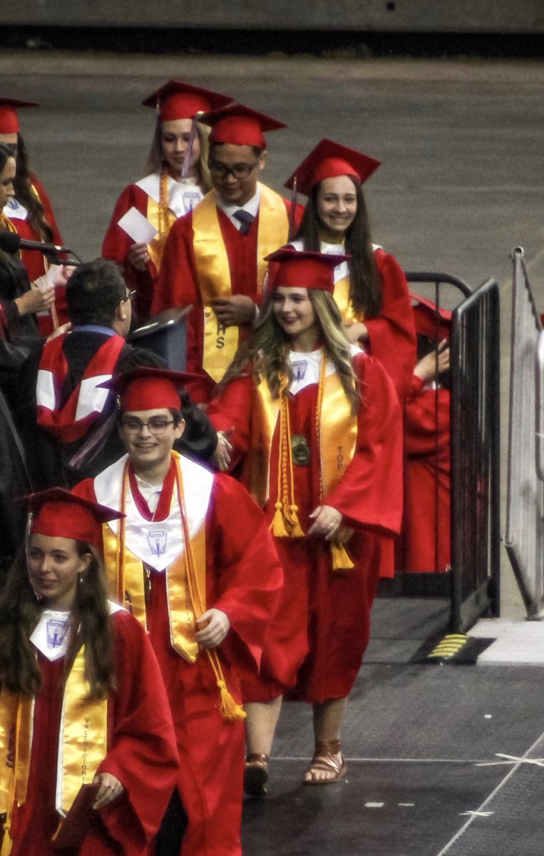JenEarlyMatters's tweet photo. Thankful to all the Humble ISD Staff who have taught, encouraged, supported, and lived by example for our daughter. #humbleisd_JOY #number3AHS #trinitybound https://t.co/YE3NPLirHL