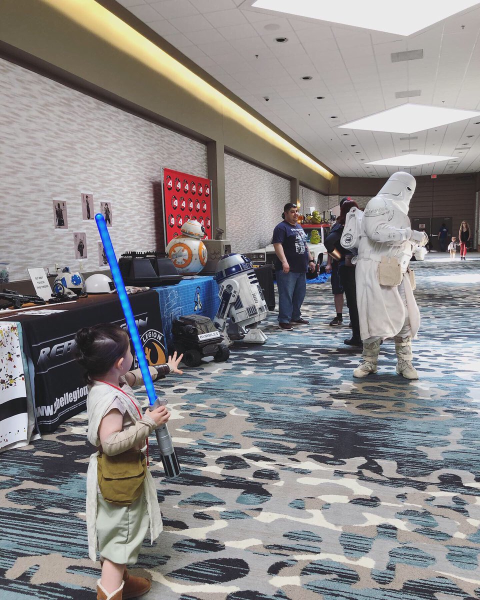 ZeeOco's tweet photo. Little Rey using the Force on the bad guys lol #cherrycapitalcomiccon #c4 #starwars #littlerey https://t.co/78khRe7UZr