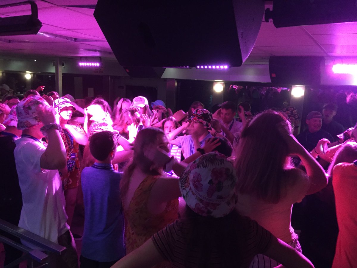 dmsdctrip's tweet photo. Took them a while to get going but once they did that dance floor was epic. #dmsdc2019 https://t.co/yTTH9BazbV