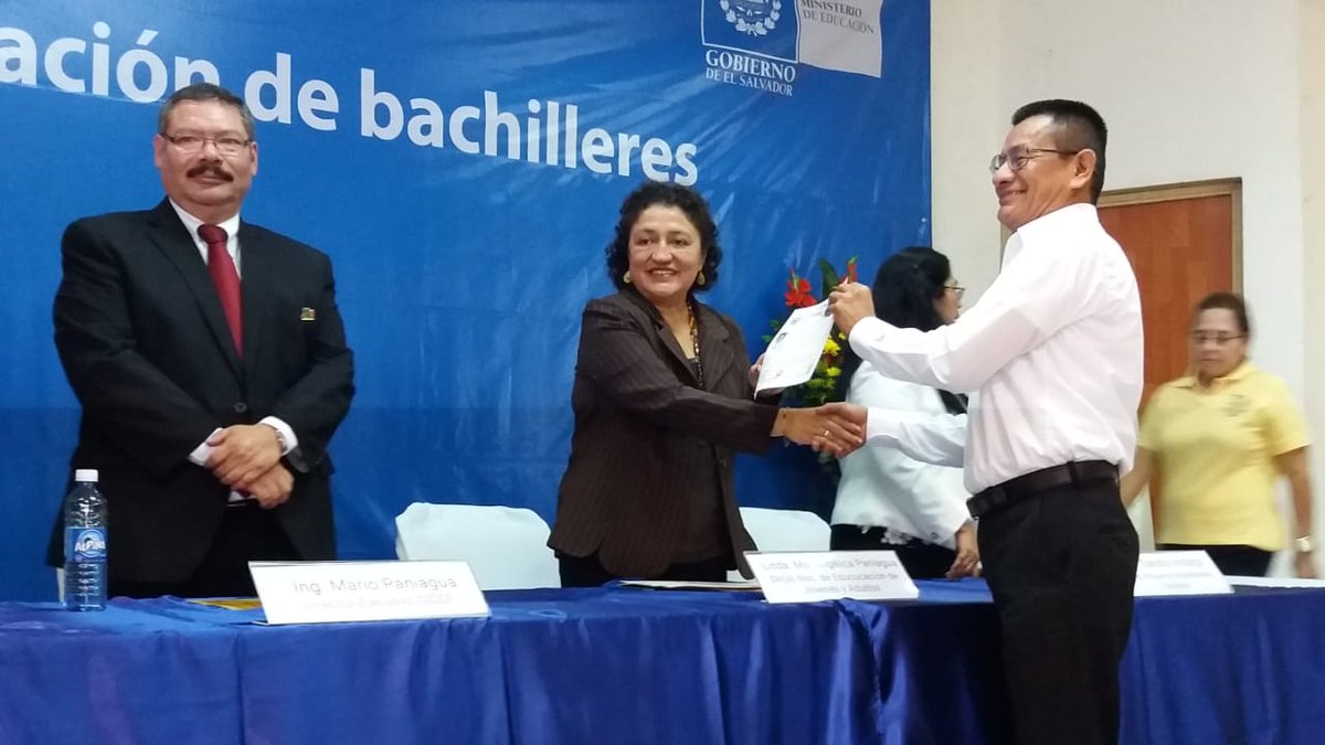 Modalidades_sv's tweet image. De estos nuevos bachilleres, 861 fueron atendidos en 16 sedes donde @MINEDelsalvador brindó la modalidad semipresencial y 241, en tres sedes donde se facilitó la modalidad acelerada.

Para atender a esta población @MINEDelsalvador asignó a 90 docentes tutores especialistas.