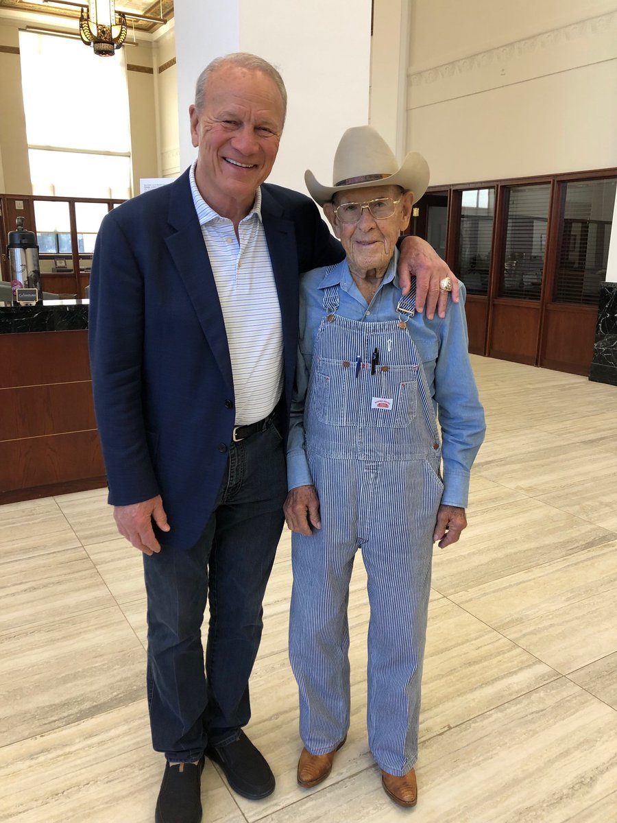 Barry_Switzer's tweet image. One of our few WW2 and Korean veterans! Gordon Spangler, 102 yrs old Chickasha,Ok., landed  Ansino, Italy 1944 with US Third Army! Thank you for your service and sacrifice giving us our freedom today! God Bless America ! ⁦@USArmy⁩ ⁦@OU_Football⁩ #ChickashaCC