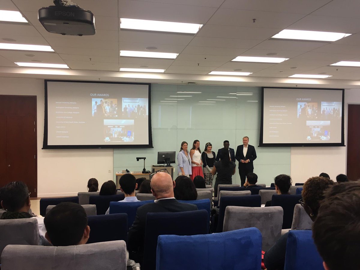 humanrightshku's tweet photo. Last Friday, we had a fantastic turnout of people across societies coming together to make a difference at the 3C (Collaborate, Create, Change) Forum, which was organised by #UNHCR (@Refugees), #BranchesofHope, #OpenUniversitiesforRefugees and @ccplhku. https://t.co/cVJiKvxS1P