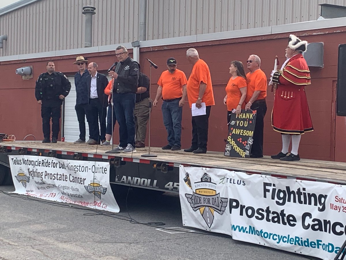 AndyBrookeLmstn's tweet photo. @TELUSRideForDad Delighted to meet #Veterans: Jay, @LdSHRC #ldsh; Don, #RCEME; Tim, #Loggie (Royal Canadian Logistics Service) and Franco #Loggie Fighting Against #ProstateCancer #JoinTheFight @CanadianForces @CanMNews #StongProudReady #RideForDadYGK Thank you, eh! #PPC2019 https://t.co/3r8G34qkOE