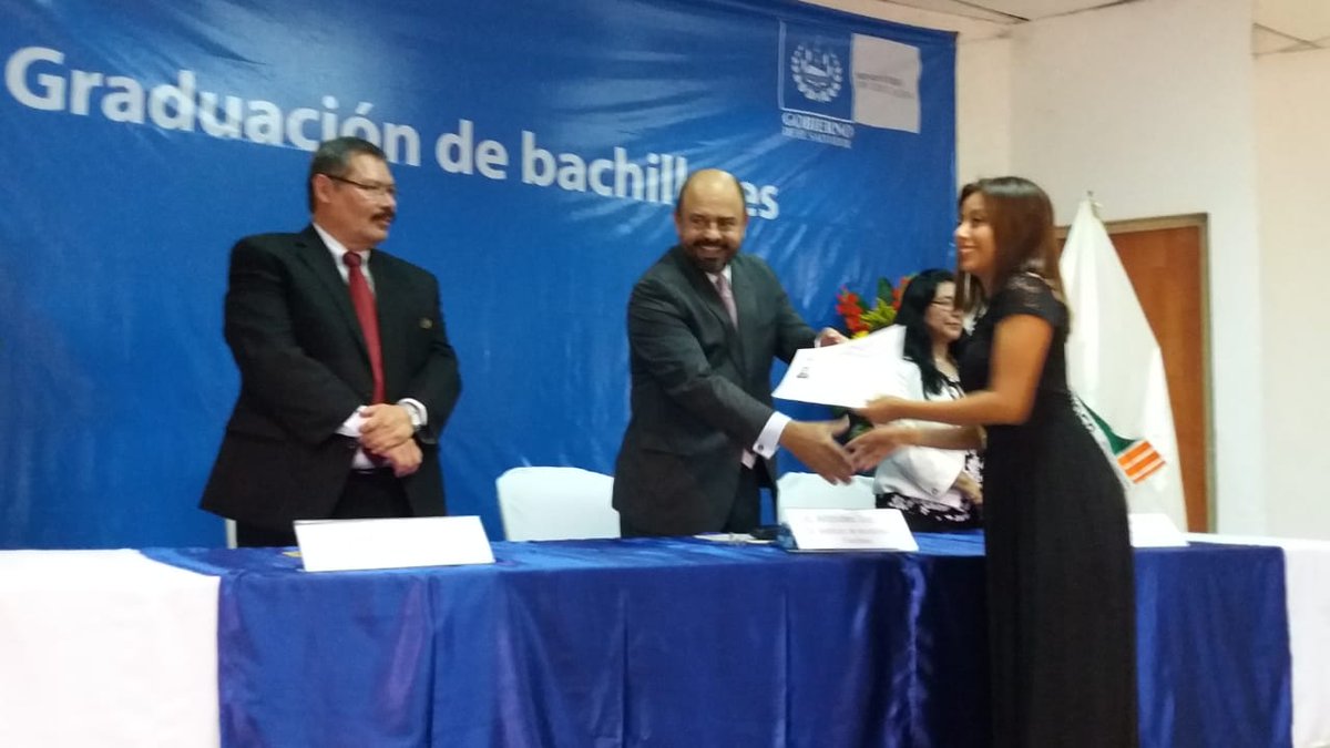 Modalidades_sv's tweet image. Con el Programa Modalidades Flexibles 190,180 jóvenes y adultos han recibido títulos de bachillerato general de @MINEDelsalvador, desde el año 2005.