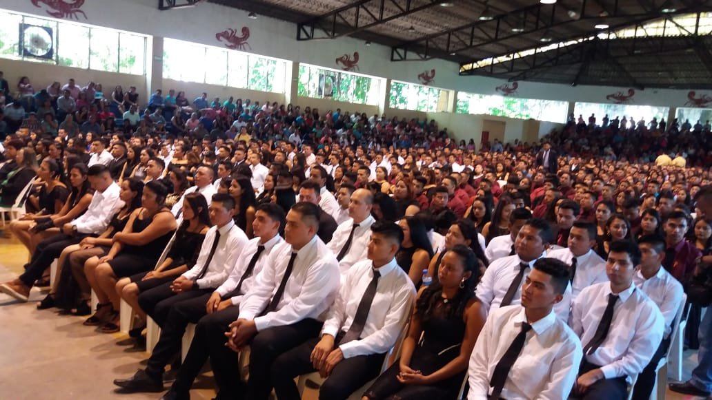 Modalidades_sv's tweet image. Con el Programa Modalidades Flexibles 190,180 jóvenes y adultos han recibido títulos de bachillerato general de @MINEDelsalvador, desde el año 2005.
