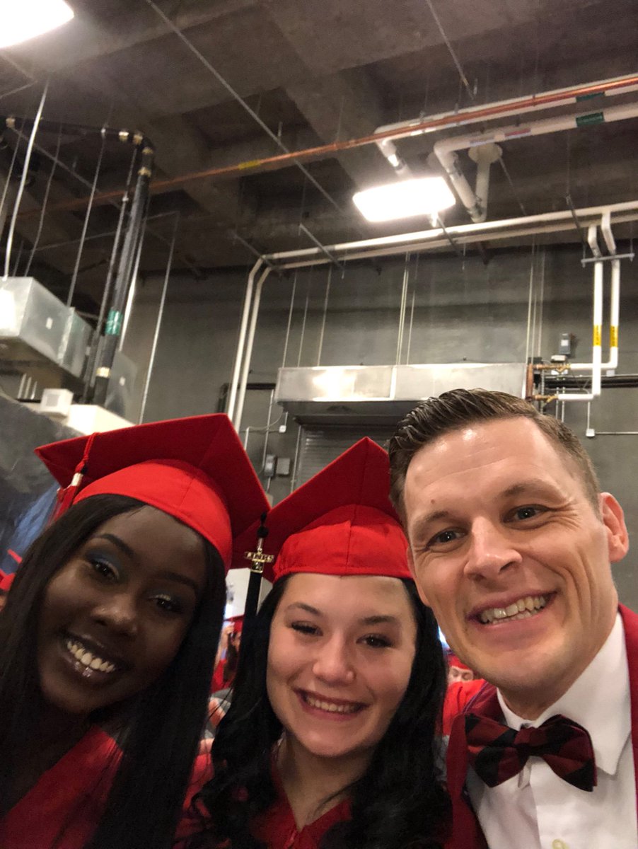 MrLarsonLHS's tweet photo. Class of 2019, Go and make the world a little bit more like Lincoln High. https://t.co/3zLL1k811t