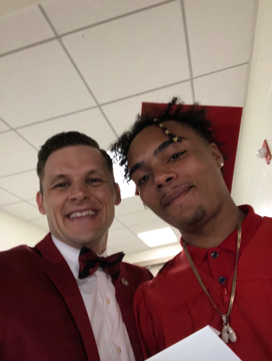 MrLarsonLHS's tweet photo. Class of 2019, Go and make the world a little bit more like Lincoln High. https://t.co/3zLL1k811t