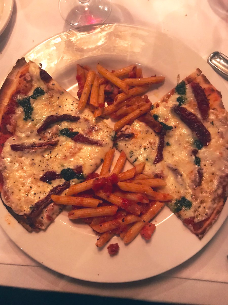 🙈🙈🙈 oh please... it happened in Quebec City in a “traditional” Italian restaurant... come on!!!! 🤬🤬🤬 why?!? 🤢