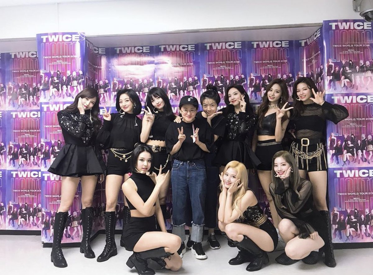 Misa ᴗ Twice S Group Pic With Kim Shinyoung After The Concert T Co 3jrv1txzx1
