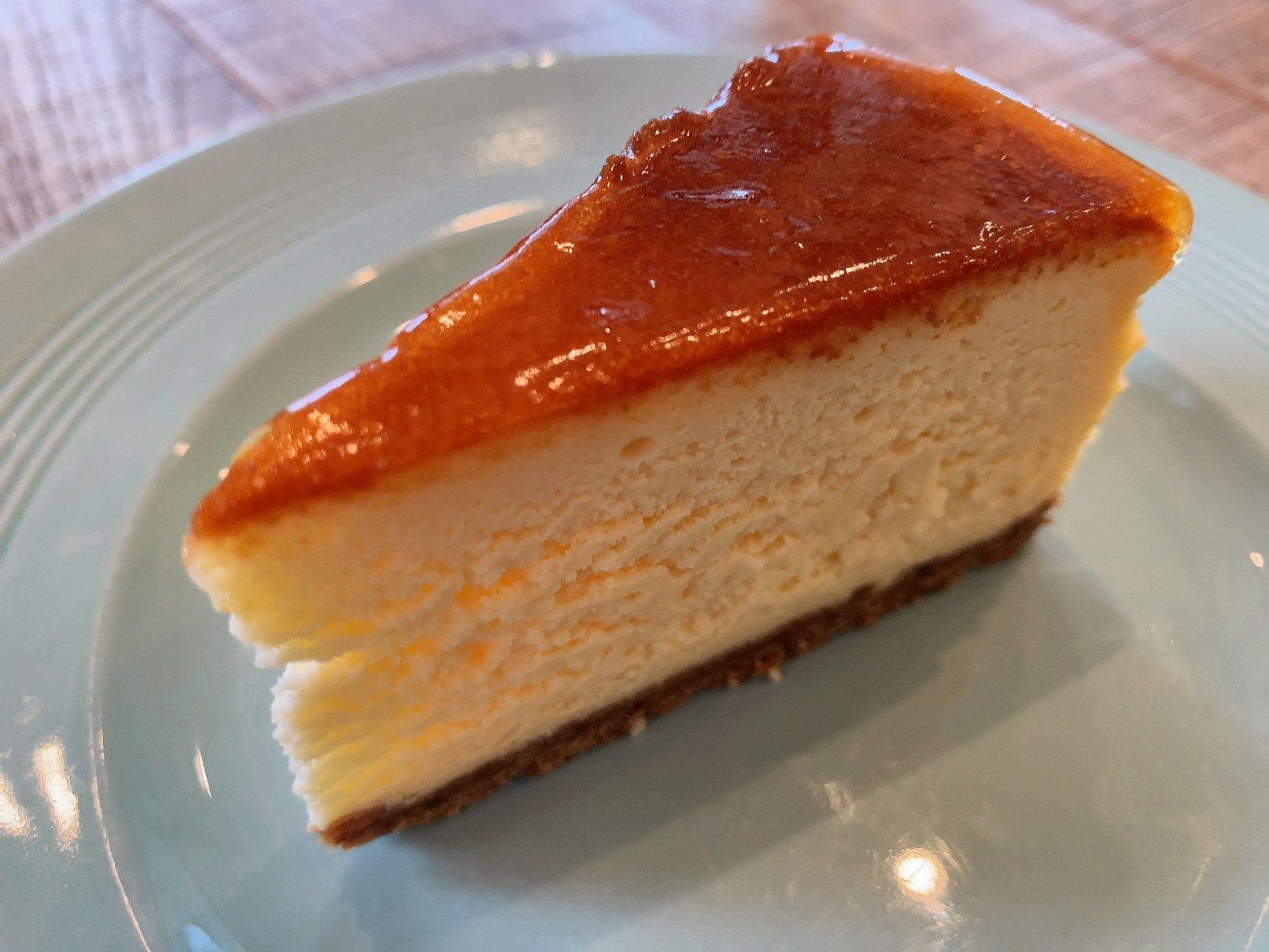 唯一無二の絶品グルメ むにぐるめ Pompon Cakes Blvd 神奈川 鎌倉 湘南深沢駅から徒歩10分 絶品のニューヨークチーズケーキ 380円 を食べられるお店 サクサク食感のタルト部分と濃厚なチーズの食感を同時に楽しめます チーズのコクを感じ