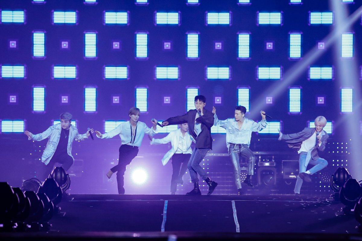 HallyuPopFest's tweet photo. Day 2 of HallyuPopFest with @SJofficial!

E.L.F.s! The blue ocean was beautiful &amp; we heard your screams for SUPER JUNIOR!
Thank you once again to #SUPERJUNIOR for the amazing performance!

Reply with your fancams! 😍

Stay tuned for more pictures and videos of #HallyuPopFest2019! https://t.co/8QTV3GJhep