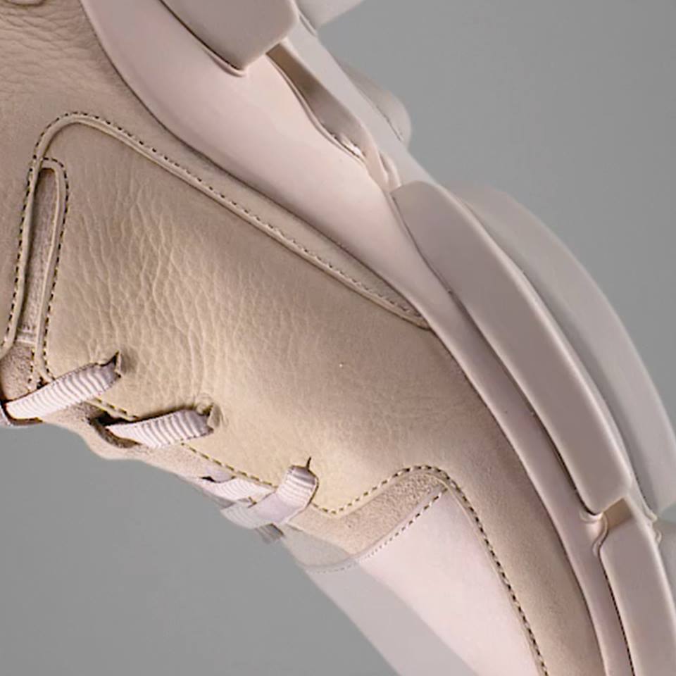 AyalaCentrio's tweet photo. Every detail plays a part in delivering unbeatable comfort. Tri Turn. Our newest women's silhouette. Visit Clarks at the Ground Level of Centrio Mall today. #Trigenic #ClarksforLife #Comfort #ClarksPH https://t.co/vnZdPz4tLn