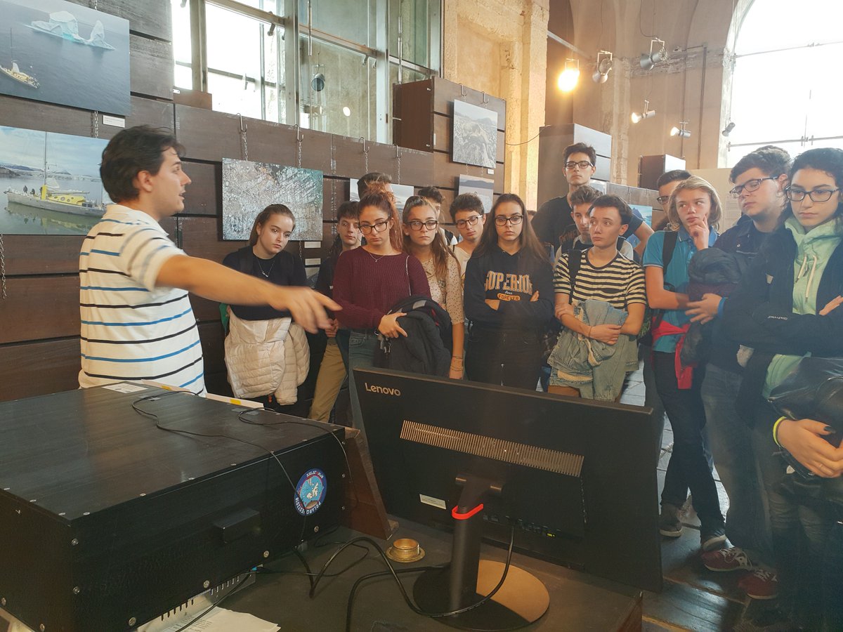 cref_official's tweet photo. Dal 25 ottobre al 4 novembre 2018 tappa di #POLA al #Festival della #Scienza di #Genova dove gli studenti del Liceo Calasanzio di Carcare hanno illustrato il #ProgettoEEE e la missione #PolarQuEEEst2018.  #centrofermi  #PolarQuEEEst2019 #countdown #EEENyAlesund https://t.co/fuHTpqUMKv