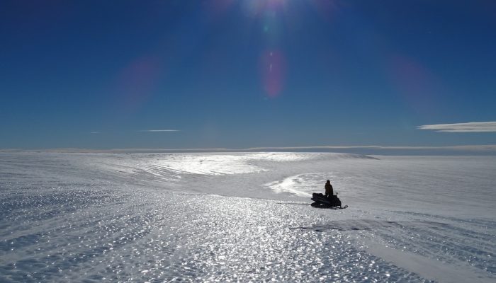 EuroGeosciences's tweet photo. Did you know that two-thirds of all known #meteorites found in #Antarctica? Learn more about the 'Lost Meteorites of Antarctica' project via the @EGU_CR #EGUCryoBlog: https://t.co/a3EwlJoXr1 #EGUblogs https://t.co/mRw28CBguJ