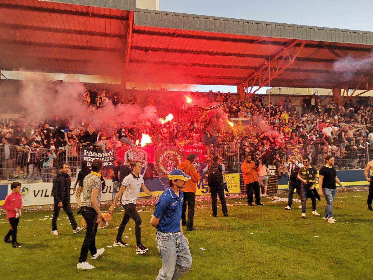 yannfaure89's tweet photo. Moi @KenyMoulet je t'aime trop alors tu as intérêt à rester à la maison @sportingtoulon sinon on vient te chercher chez toi !! On rigolait pas !!! Merci pr tout !!!
Et l'année prochaine on joue la montée direct en @DominosLigue2
#notrepassionnapasdedivision
🇸🇪🇸🇪🇸🇪🍾🍾🍾🥂🥂🥂😍😍 https://t.co/QjzDj5MUIf