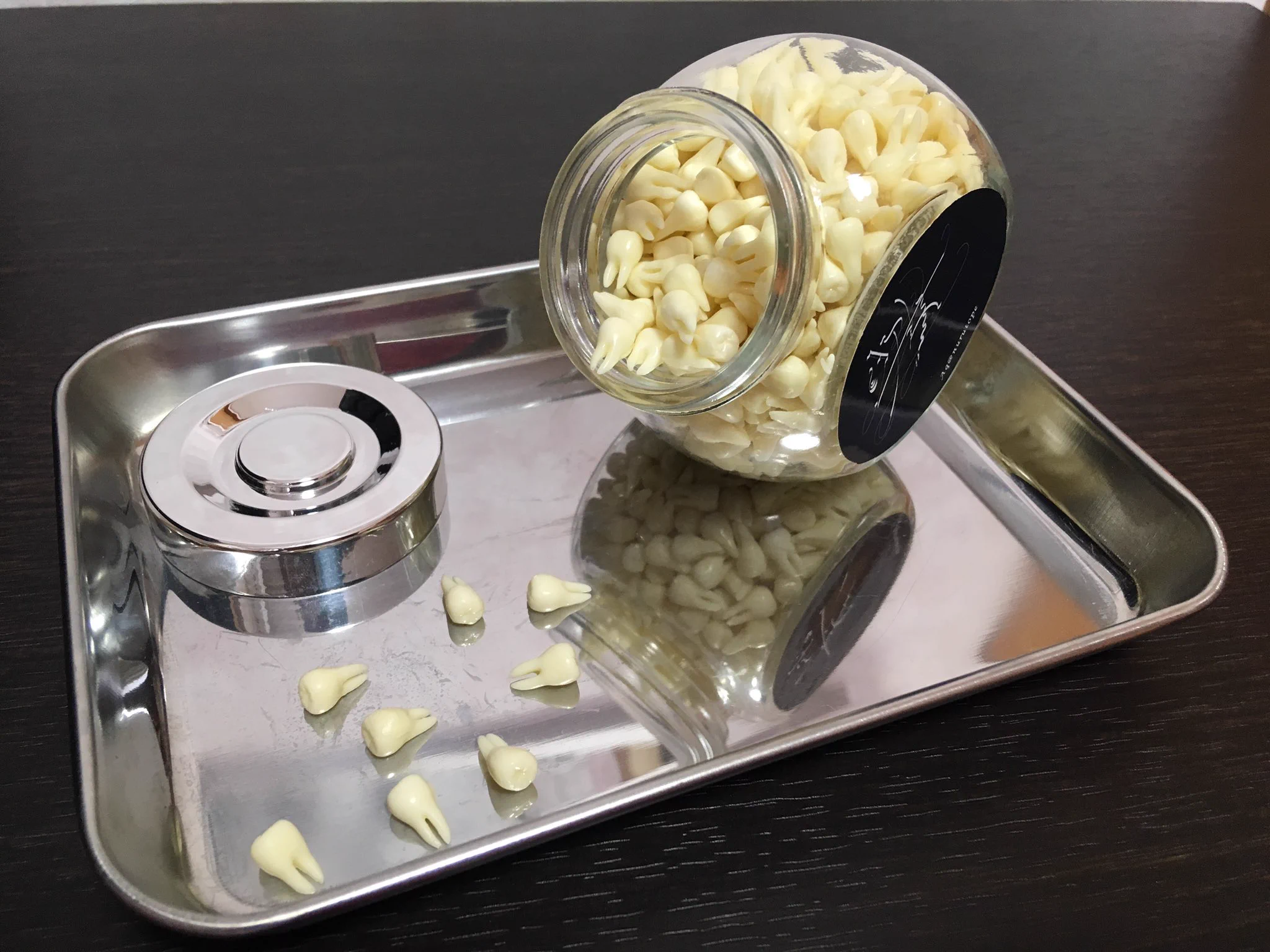 少女の歯をイメージしたチョコレート！！狂気じみてるけどおいしそう！