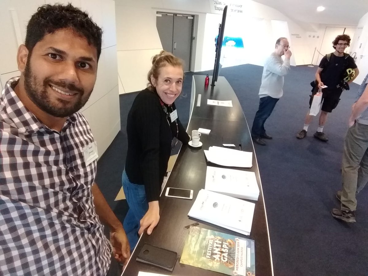 INRAE_Lutte_Bio's tweet photo. #entom2019 est lancé ! Après un accueil convivial des participants, et une courte introduction de #Xavier #Fauvergue : la session démarre par une très intéressante conférence de #Lucian #Fusu sur la #taxonomie #intégrative des #microhyménoptères #parasitoïdes. @antibes_jlp #SEF https://t.co/IEbNXOdKiQ