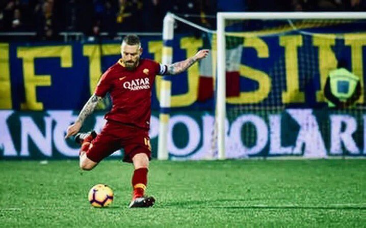 Onore a Daniele #DeRossi.
Figlio di un calcio antico, dove il simbolo stampato sul petto conta di più del nome scritto dietro la maglia. 🙌🏻
#DDR #DDR16 #serieA