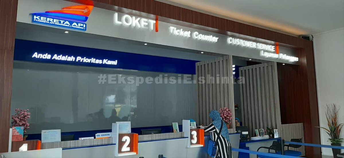 RadioElshinta's tweet photo. Selama angkutan Lebaran 2019, PT KAI Divre IV Tanjungkarang, Lampung menyiapkan beberapa fasilitas umum seperti toilet, tempat duduk pemudik dan tempat ibadah di area Stasiun. (Raa) @kemenhub151 #ModaTransportasi https://t.co/NOCNqzXZdM